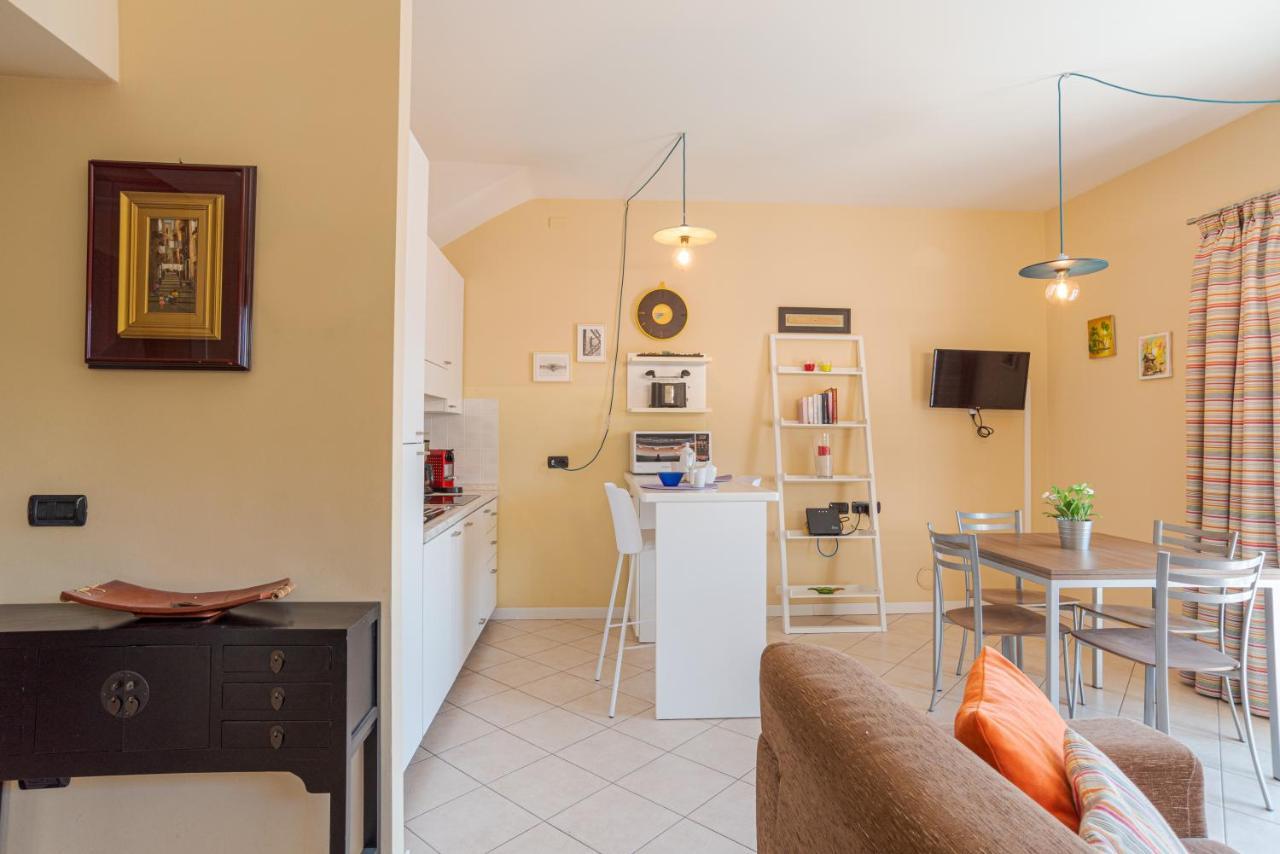Lake Como Apartment With Balcony And Private Parking Ossuccio Eksteriør billede