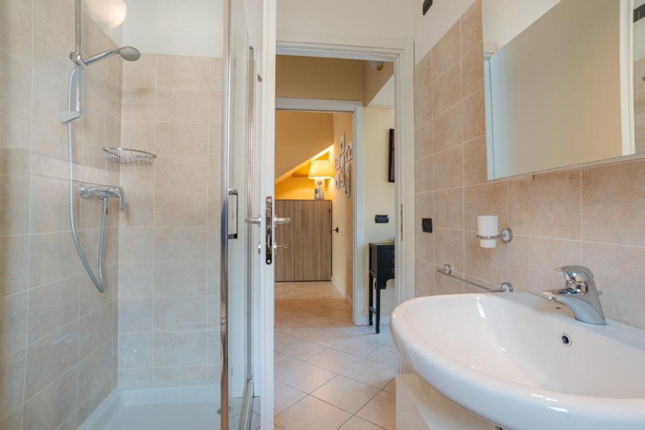 Lake Como Apartment With Balcony And Private Parking Ossuccio Eksteriør billede